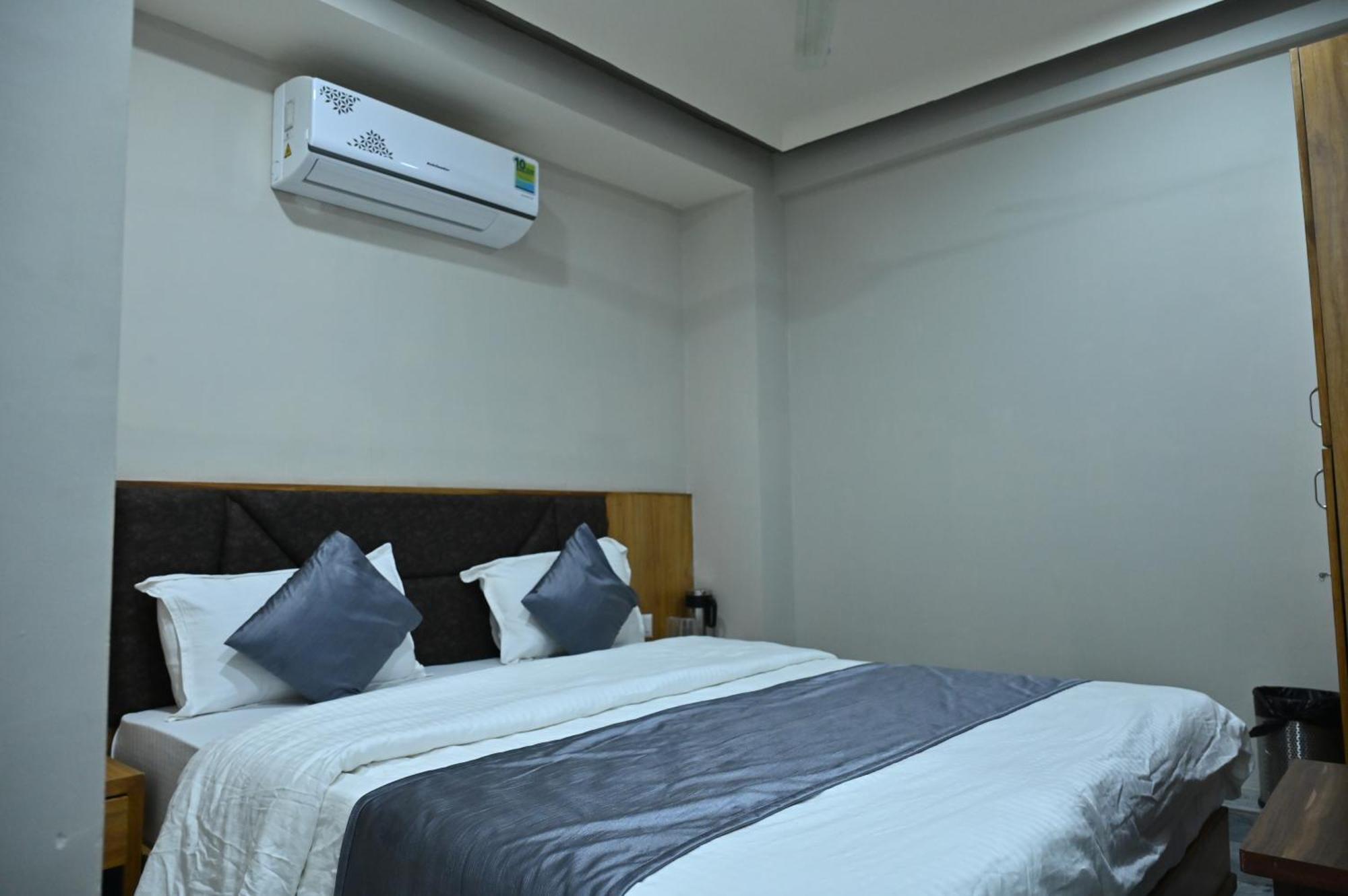 Hotel Sury Villa Ahmadabad Zewnętrze zdjęcie