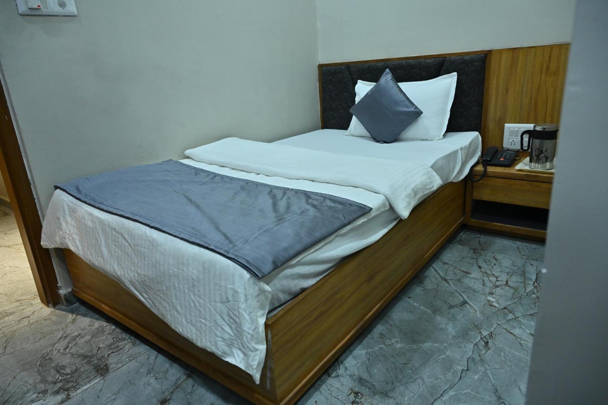 Hotel Sury Villa Ahmadabad Zewnętrze zdjęcie