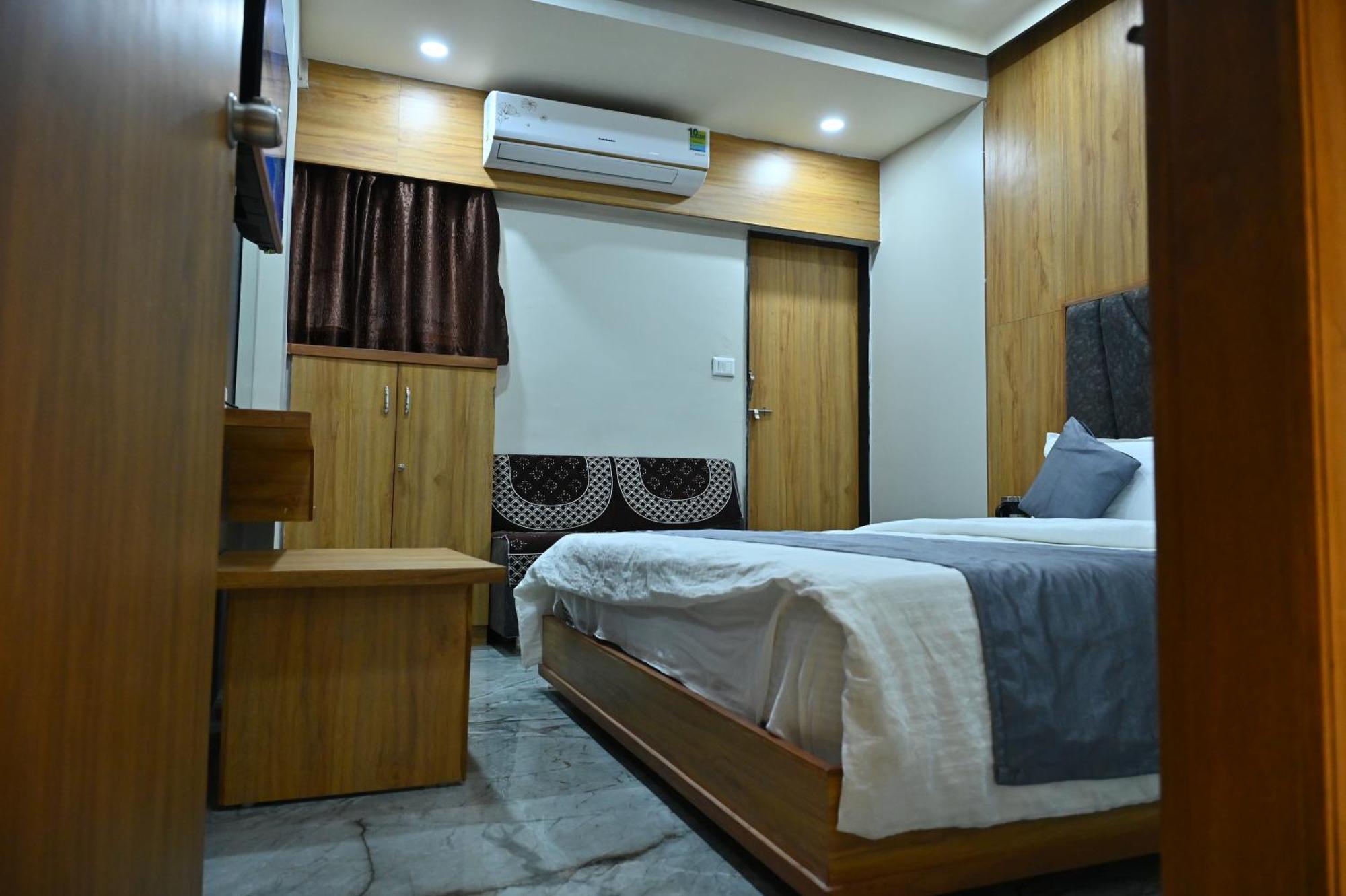 Hotel Sury Villa Ahmadabad Zewnętrze zdjęcie